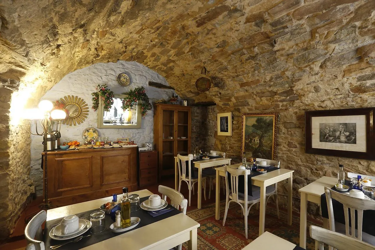 Hostal Blau Peratallada 0*,