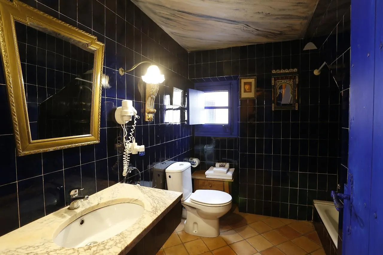 Hostal Blau Peratallada 0*,